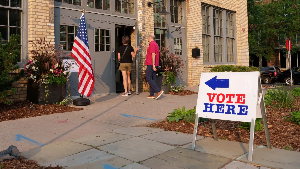 Estratégia de Donald Trump para midterms contraria desejos dos eleitores